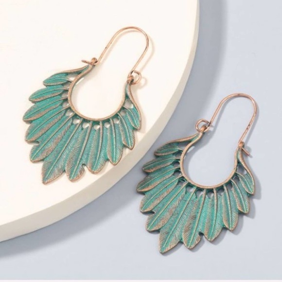 On My Rack Jewelry - Boho Festival Turquoise Feather Earrings B0040